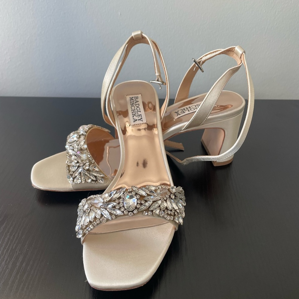 NEW Badgley Mischka Marsha Ivory Satin Wedding Dress Shoe Size 7
